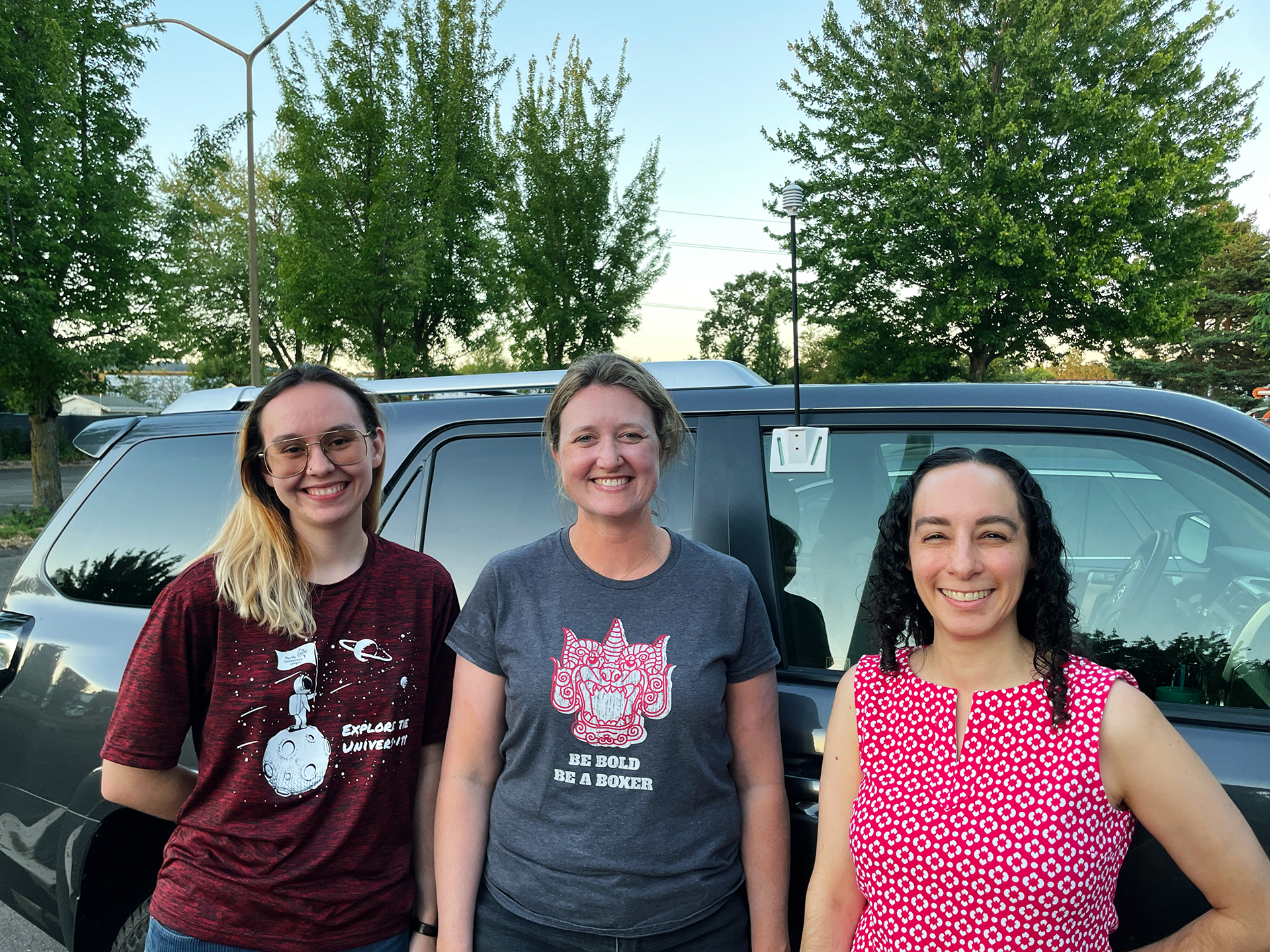 Grayson Carroll ’24 an Kylie Hepler ’25 study the public health impact of heat waves with Professor Adelle Monteblanco.