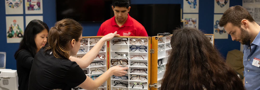 eyeglasses display at an Optometry 社区 outreach event