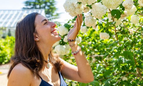 Valentina Casab-Klescova '25 smelling a flower.