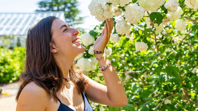 Valentina Casab-Klescova '25 smelling a flower.